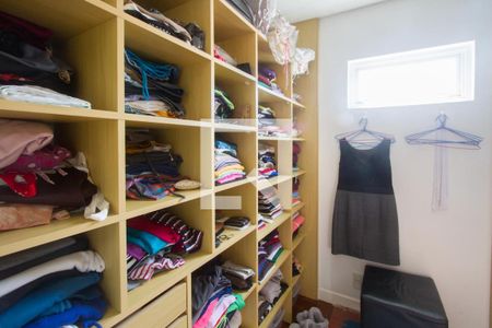 Casa à venda com 450m², 4 quartos e 4 vagasCloset Suíte 1