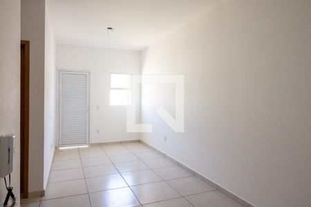 Sala de casa de condomínio para alugar com 2 quartos, 47m² em Parque Sao Sebastiao, Ribeirão Preto