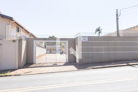 Casa de condomínio para alugar com 47m², 2 quartos e 2 vagas Casa de condomínio para alugar com 47m², 2 quartos e 2 vagasFachada