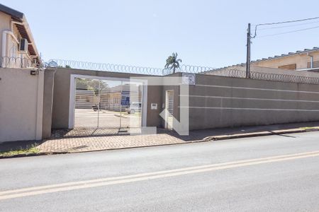 Casa de condomínio para alugar com 47m², 2 quartos e 2 vagas Casa de condomínio para alugar com 47m², 2 quartos e 2 vagasFachada