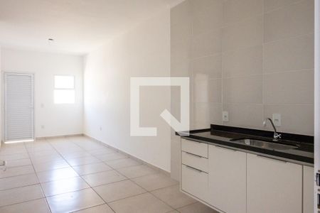 Casa de condomínio para alugar com 47m², 2 quartos e 2 vagas Casa de condomínio para alugar com 47m², 2 quartos e 2 vagasCozinha