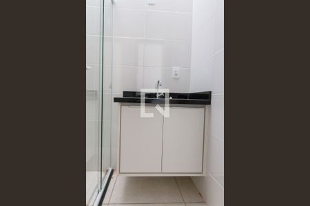 Casa de condomínio para alugar com 47m², 2 quartos e 2 vagas Casa de condomínio para alugar com 47m², 2 quartos e 2 vagasBanheiro