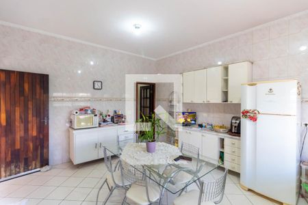 Casa à venda com 132m², 4 quartos e 2 vagas Casa à venda com 132m², 4 quartos e 2 vagasCozinha