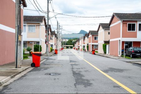 Casa de condomínio para alugar com 89m², 3 quartos e 2 vagasVista da Rua do Condomínio