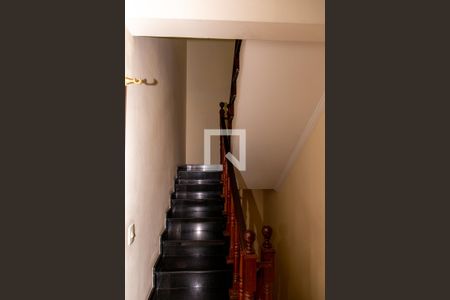 Casa à venda com 600m², 5 quartos e 4 vagasEscada