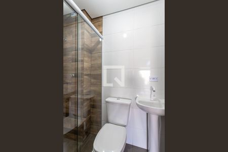 Banheiro de kitnet/studio para alugar com 1 quarto, 27m² em Jardim Lisboa, São Paulo