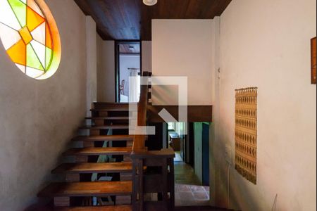 Casa à venda com 2700m², 6 quartos e 2 vagasEscadas