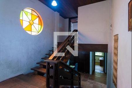 Casa à venda com 2700m², 6 quartos e 2 vagasEscadas