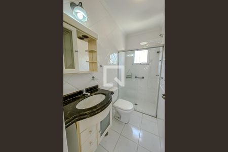 Casa de condomínio à venda com 188m², 3 quartos e 3 vagas Casa de condomínio à venda com 188m², 3 quartos e 3 vagasBanheiro da Suite