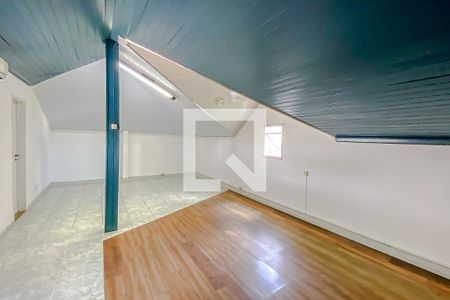 Casa de condomínio à venda com 188m², 3 quartos e 3 vagas Casa de condomínio à venda com 188m², 3 quartos e 3 vagasSótão