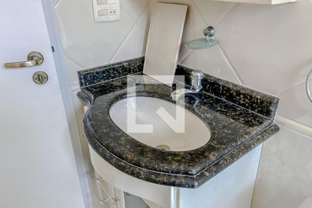 Casa de condomínio à venda com 188m², 3 quartos e 3 vagas Casa de condomínio à venda com 188m², 3 quartos e 3 vagasDetalhe Banheiro