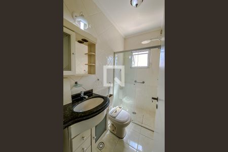 Casa de condomínio à venda com 188m², 3 quartos e 3 vagas Casa de condomínio à venda com 188m², 3 quartos e 3 vagasBanheiro