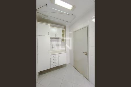 Casa de condomínio à venda com 188m², 3 quartos e 3 vagas Casa de condomínio à venda com 188m², 3 quartos e 3 vagasLavanderia