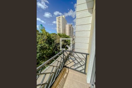 Casa de condomínio à venda com 188m², 3 quartos e 3 vagas Casa de condomínio à venda com 188m², 3 quartos e 3 vagasVaranda da suite