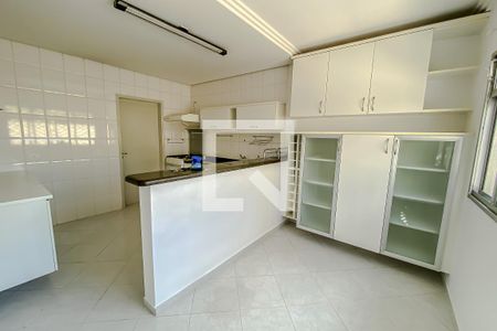 Casa de condomínio à venda com 188m², 3 quartos e 3 vagas Casa de condomínio à venda com 188m², 3 quartos e 3 vagasCozinha