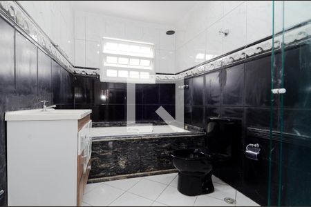 Casa à venda com 274m², 3 quartos e 3 vagasBanheiro da Suíte