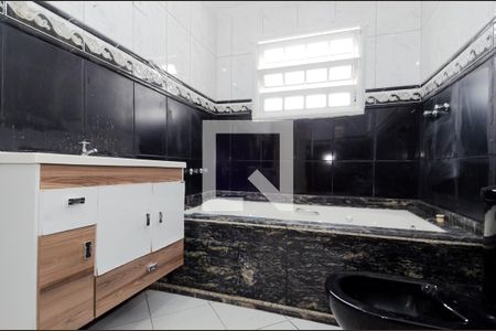 Casa à venda com 274m², 3 quartos e 3 vagasBanheiro da Suíte