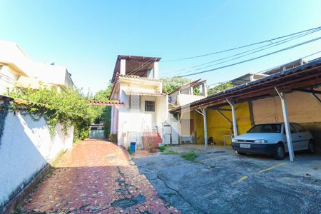 Casa à venda com 440m², 4 quartos e 10 vagasterreno com duas casas
