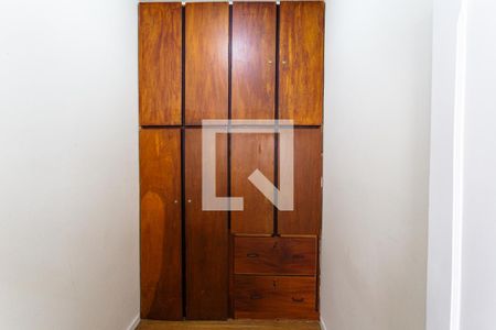 Apartamento para alugar com 220m², 4 quartos e 1 vagaArmário do Quarto de Serviço