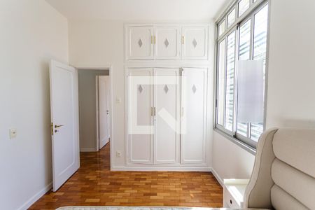 Apartamento para alugar com 220m², 4 quartos e 1 vagaArmário da Suíte
