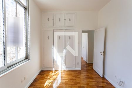Apartamento para alugar com 220m², 4 quartos e 1 vagaArmário do Quarto 2