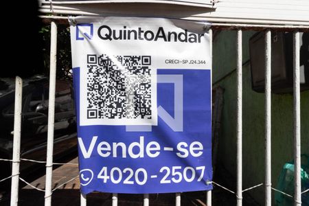 Casa à venda com 180m², 3 quartos e 3 vagas Casa à venda com 180m², 3 quartos e 3 vagasFachada