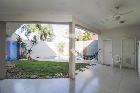 Casa à venda com 279m², 3 quartos e 4 vagasQuintal