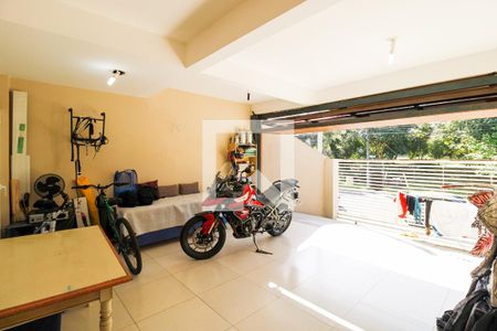 Casa à venda com 279m², 3 quartos e 4 vagasGaragem