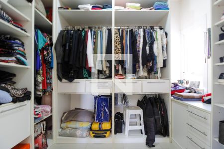 Casa à venda com 279m², 3 quartos e 4 vagasQuarto Suíte 1- Closet