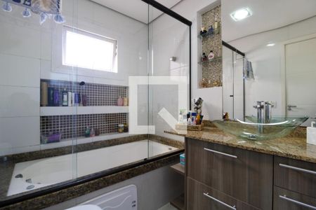 Casa à venda com 279m², 3 quartos e 4 vagasBanheiro da Suíte 1