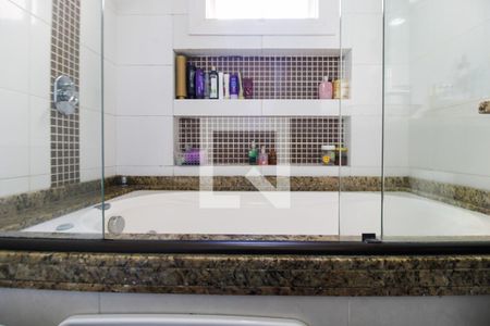 Casa à venda com 279m², 3 quartos e 4 vagasBanheiro da Suíte 1