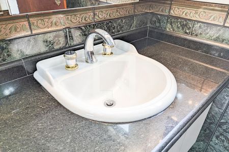 Casa à venda com 314m², 3 quartos e 3 vagasBanheiro da suíte 1