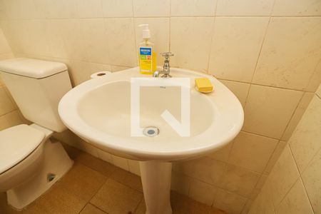 Casa à venda com 230m², 4 quartos e 3 vagasBanheiro de Serviço