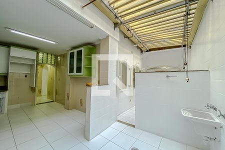 Casa à venda com 350m², 3 quartos e 1 vaga Casa à venda com 350m², 3 quartos e 1 vagaLavanderia