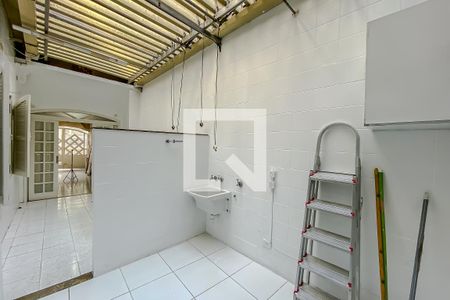 Casa à venda com 350m², 3 quartos e 1 vaga Casa à venda com 350m², 3 quartos e 1 vagaLavanderia