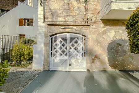 Casa à venda com 350m², 3 quartos e 1 vaga Casa à venda com 350m², 3 quartos e 1 vagaFachada