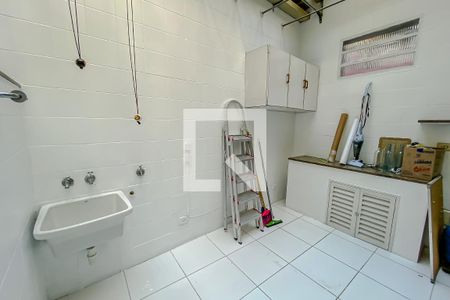 Casa à venda com 350m², 3 quartos e 1 vaga Casa à venda com 350m², 3 quartos e 1 vagaLavanderia