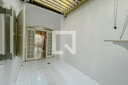 Casa à venda com 350m², 3 quartos e 1 vaga Casa à venda com 350m², 3 quartos e 1 vagaQuintal