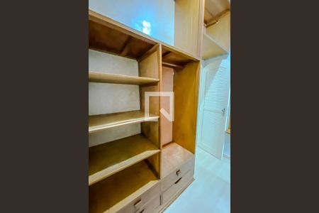 Casa à venda com 350m², 3 quartos e 1 vaga Casa à venda com 350m², 3 quartos e 1 vagaCLoset quarto 3