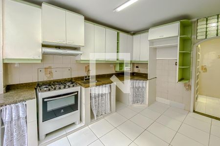 Casa à venda com 350m², 3 quartos e 1 vaga Casa à venda com 350m², 3 quartos e 1 vagaCozinha