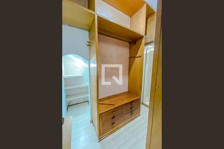 Casa à venda com 350m², 3 quartos e 1 vaga Casa à venda com 350m², 3 quartos e 1 vagaCLoset quarto 3