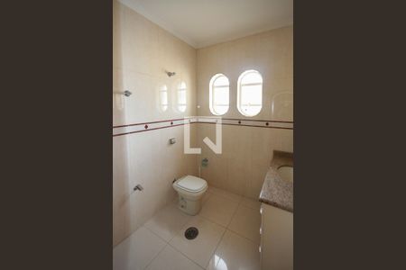 Casa para alugar com 160m², 3 quartos e 2 vagasBanheiro Social