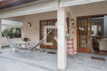 Casa à venda com 410m², 4 quartos e 6 vagasÁrea Externa