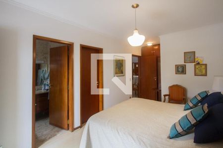 Casa à venda com 410m², 4 quartos e 6 vagasSuíte 2