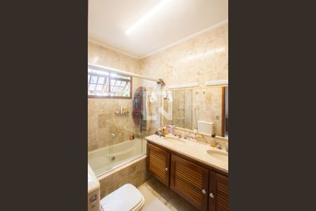 Casa à venda com 410m², 4 quartos e 6 vagasBanheiro Suíte 2