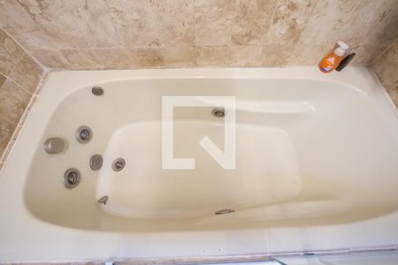 Casa à venda com 410m², 4 quartos e 6 vagasBanheira