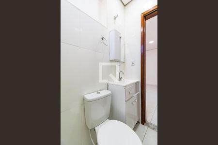 Banheiro Social de casa para alugar com 1 quarto, 28m² em Vila Campestre, São Paulo