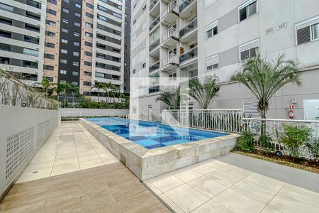 Apartamento à venda com 31m², 1 quarto e 1 vaga Apartamento à venda com 31m², 1 quarto e 1 vagaÁrea comum - Piscina