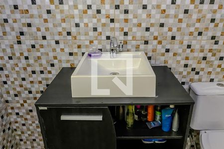 Apartamento à venda com 90m², 2 quartos e sem vagaDetalhe Banheiro