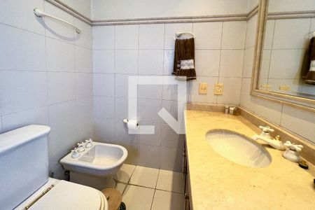 Apartamento para alugar com 421m², 2 quartos e 4 vagas Apartamento para alugar com 421m², 2 quartos e 4 vagasBanheiro da Suíte 1